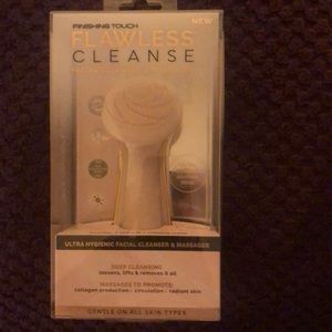 Finishing touch flawless cleanse